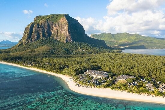 Private vs Group Tours in Mauritius