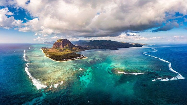Mauritius Underwater Waterfall