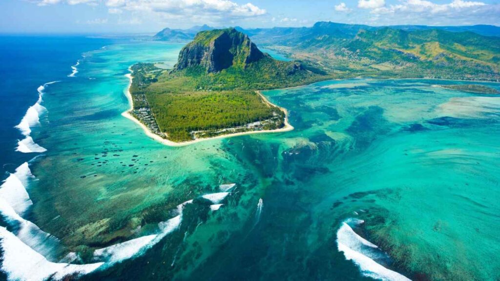 Mauritius Underwater Waterfall